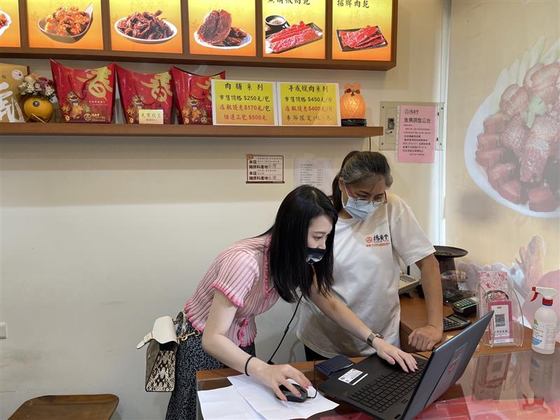 感謝中華軟協推薦，非凡新聞台來易利華及德廣堂採訪有關「台灣雲市集」方案！